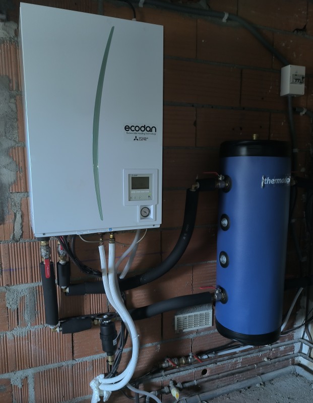 Installation et mise en service d'une pompe à chaleur air / eau de la marque Mitsubishi Electric Ecodan à Colomiers.
